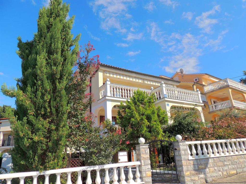 Apartments Martin Malinska Esterno foto